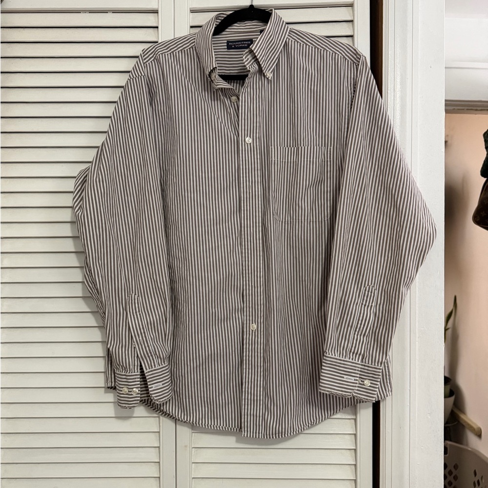 Roundtree & Yorke Black and White Striped Button Down Shirt, M size